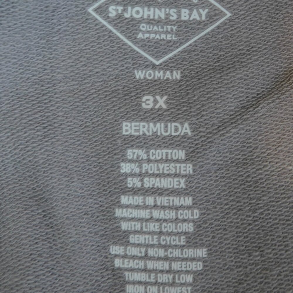ST.JOHN'S BAY Woman Mid Rise Bermuda Short Plus 3X Gray NWT - Picture 5 of 5